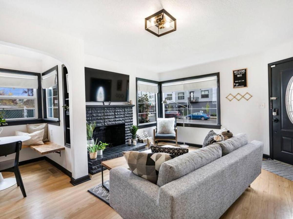 Picture Perfect Bungalow In The Heart Of Dt Vancouver Exterior photo