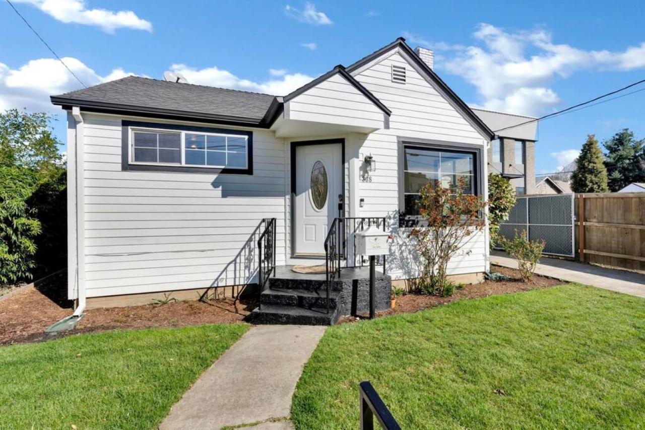 Picture Perfect Bungalow In The Heart Of Dt Vancouver Exterior photo