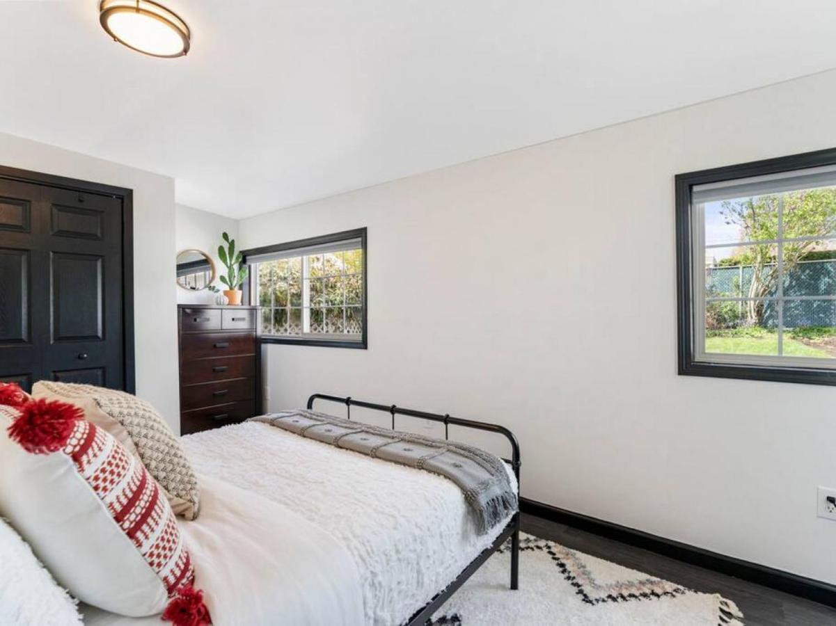 Picture Perfect Bungalow In The Heart Of Dt Vancouver Exterior photo