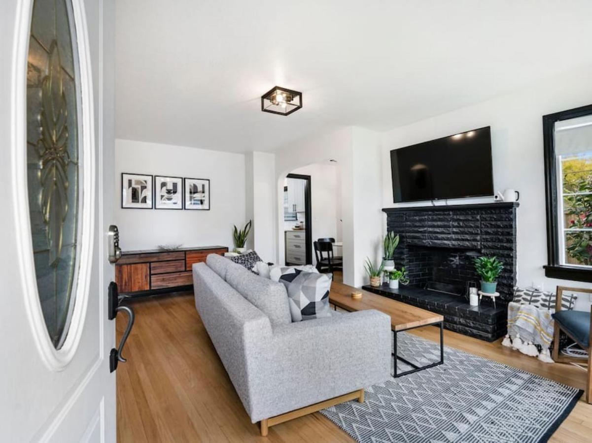 Picture Perfect Bungalow In The Heart Of Dt Vancouver Exterior photo