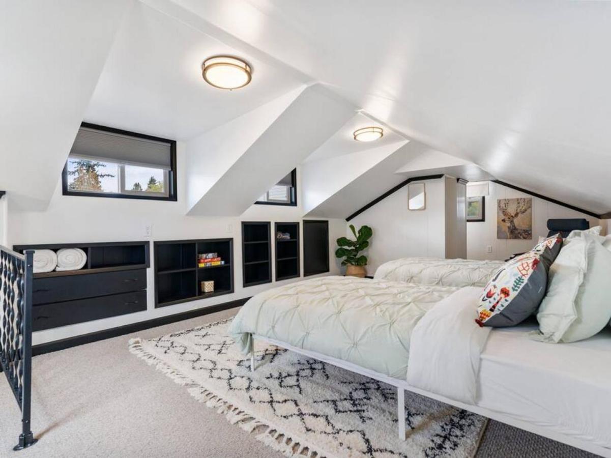 Picture Perfect Bungalow In The Heart Of Dt Vancouver Exterior photo