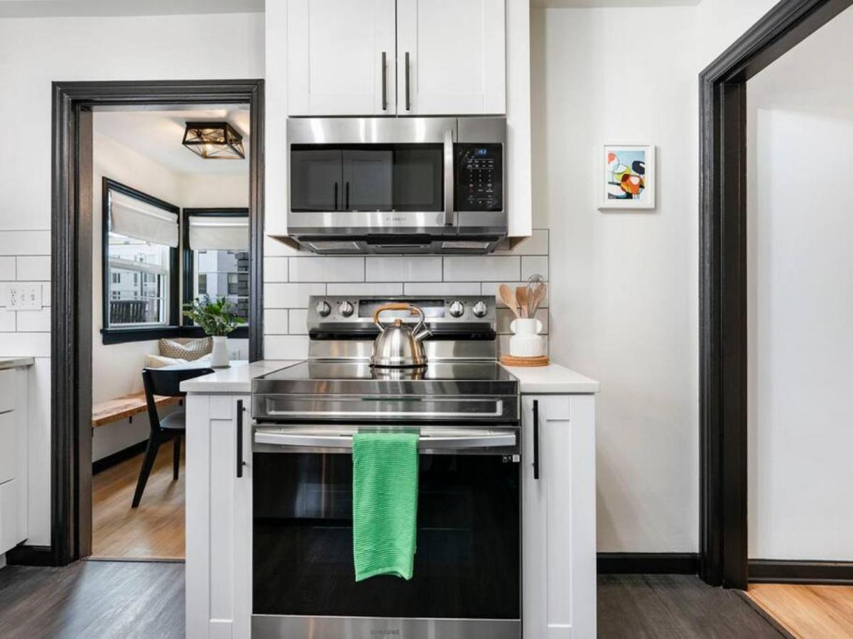 Picture Perfect Bungalow In The Heart Of Dt Vancouver Exterior photo