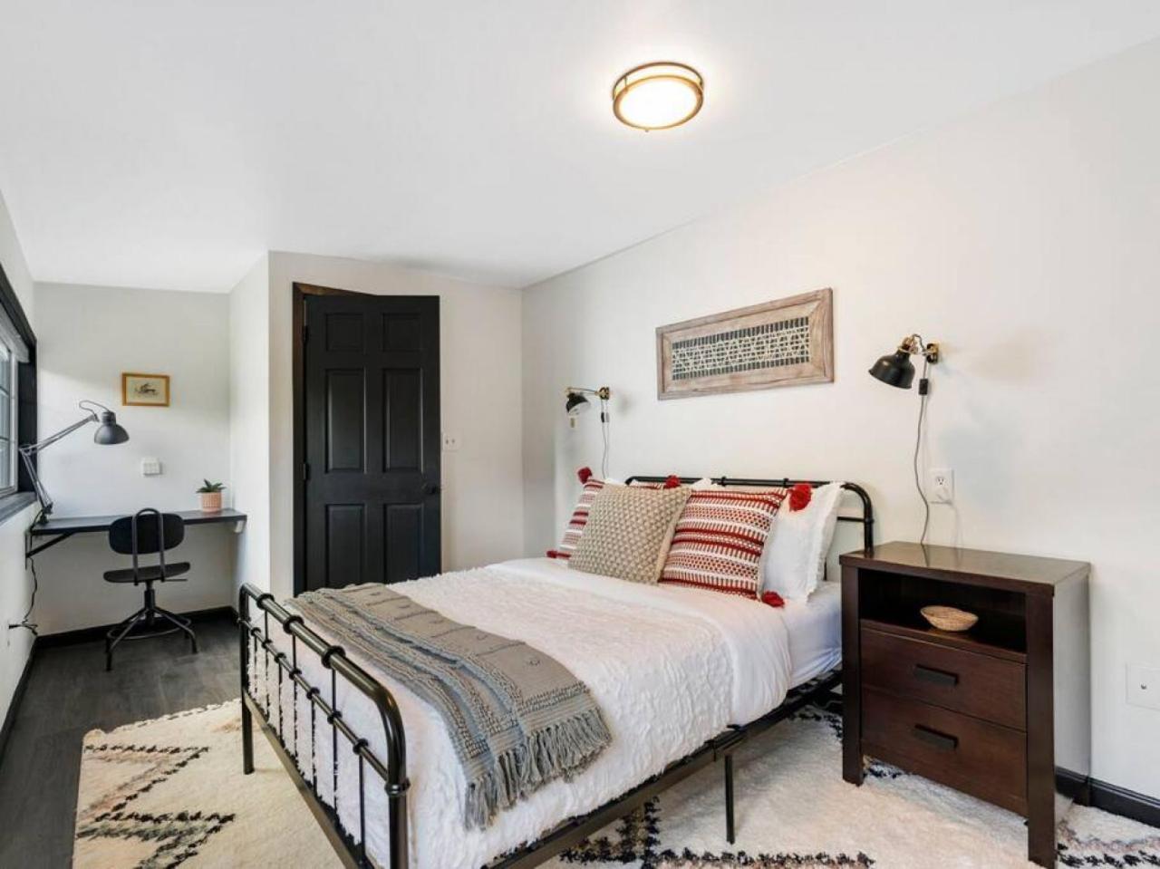 Picture Perfect Bungalow In The Heart Of Dt Vancouver Exterior photo