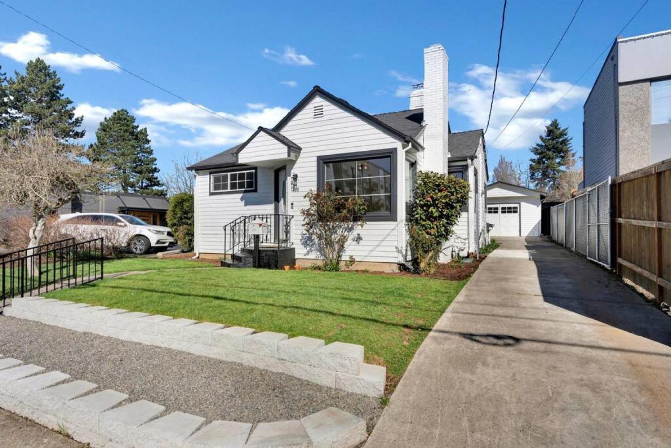 Picture Perfect Bungalow In The Heart Of Dt Vancouver Exterior photo
